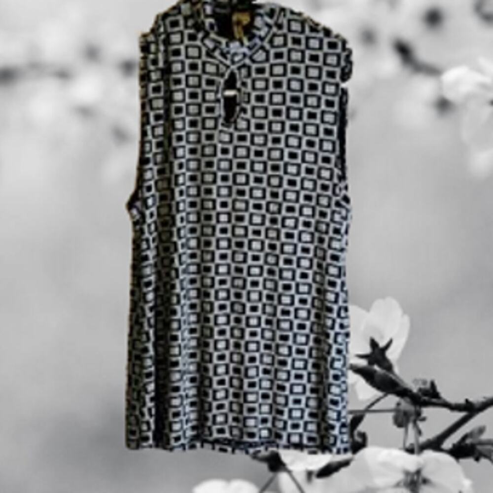 Susan Lawrence medium sleeveless black and white nylon blend woman's blouse.